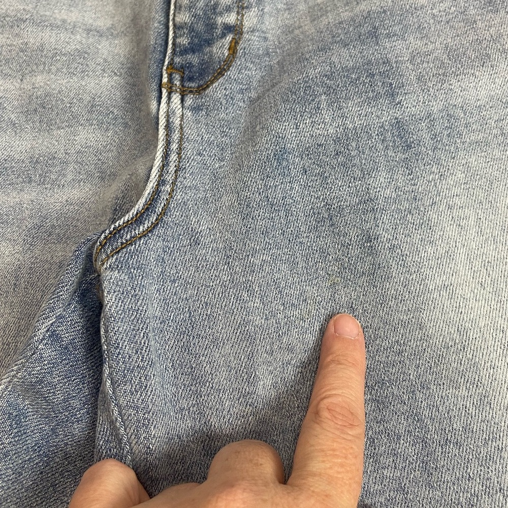 Judy Blue size 2XL light wash Jean shorts - Picture 2 of 8